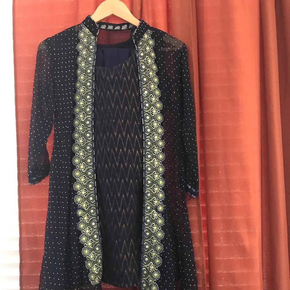 Girls 4 piece outfit . Used.